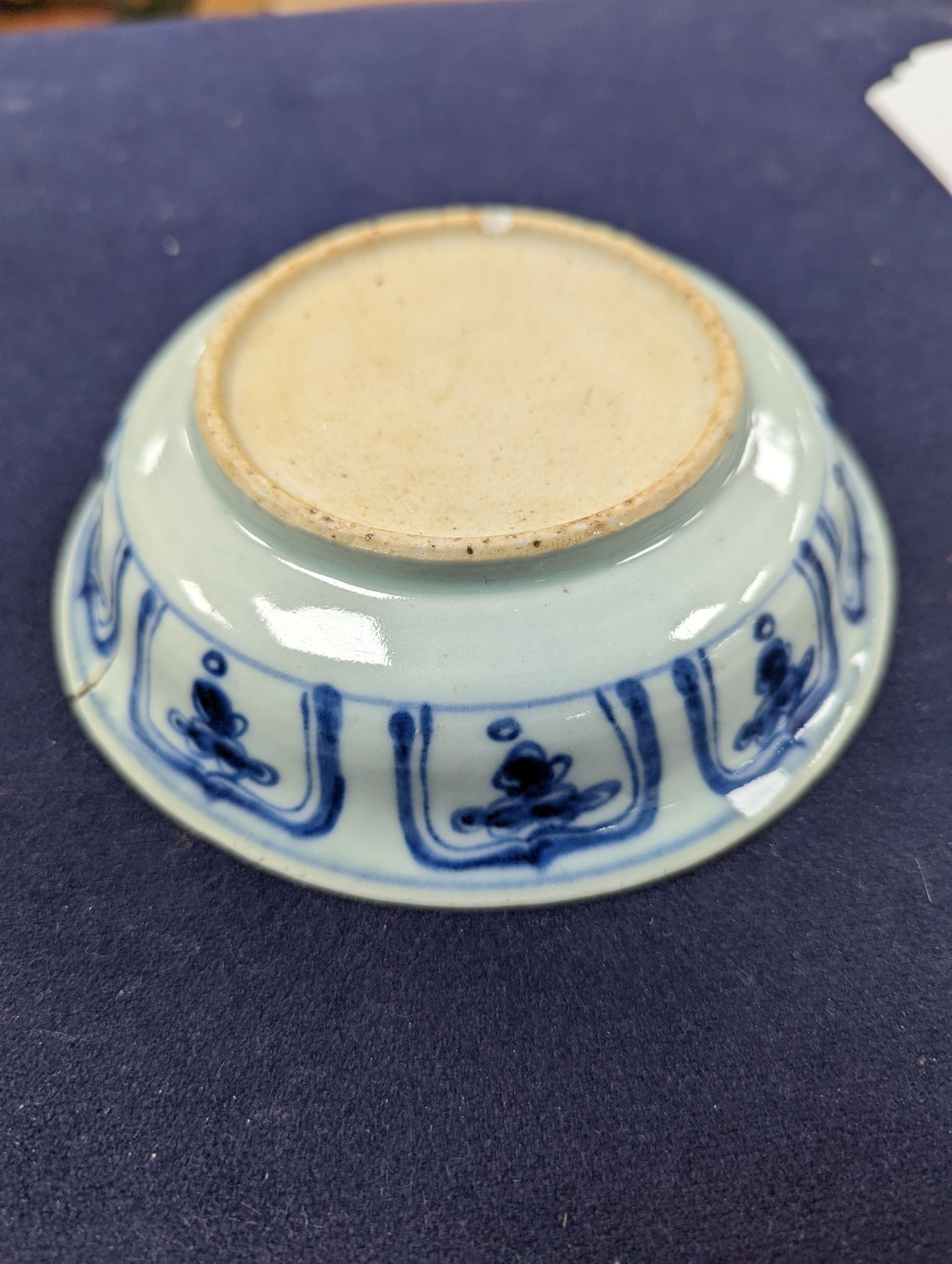 A Chinese blue and white dish, Ming dynasty, 15cm